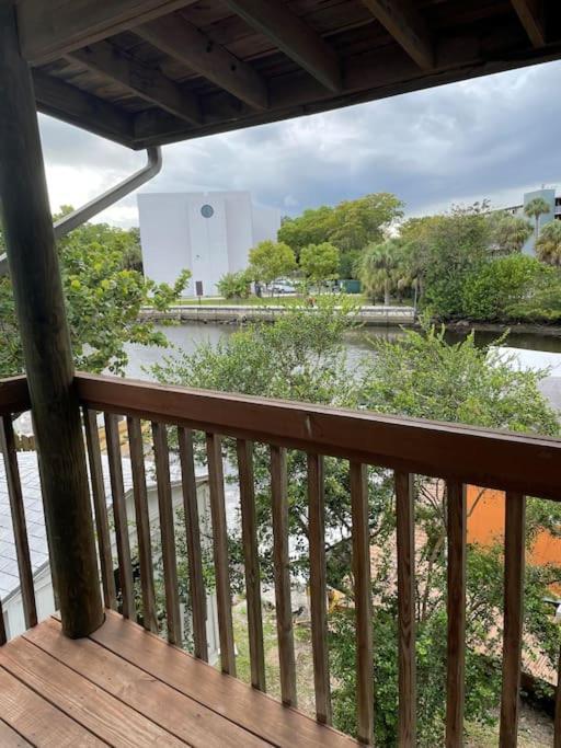Modern Riverview Apartments フォート・ローダーデール エクステリア 写真
