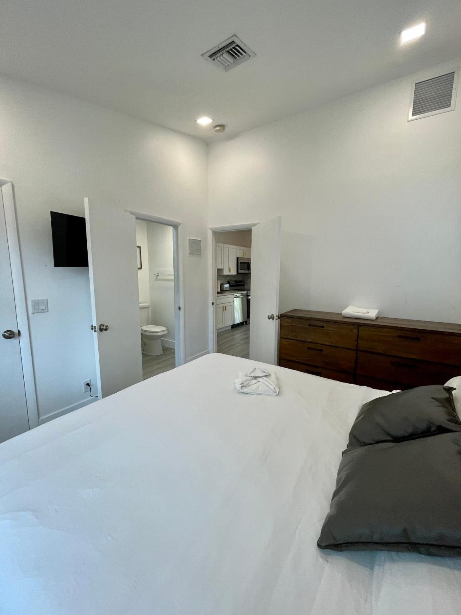 Modern Riverview Apartments フォート・ローダーデール エクステリア 写真